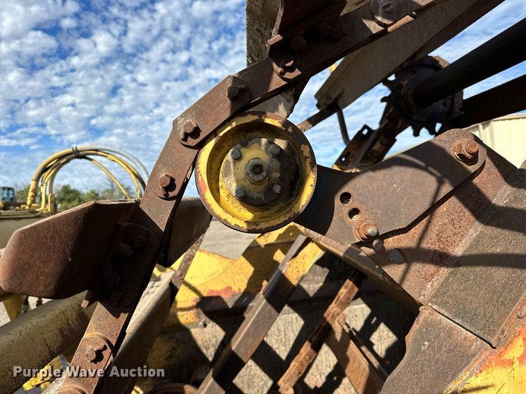 image for item NP9667 1978 Caterpillar 613B  elevating scraper