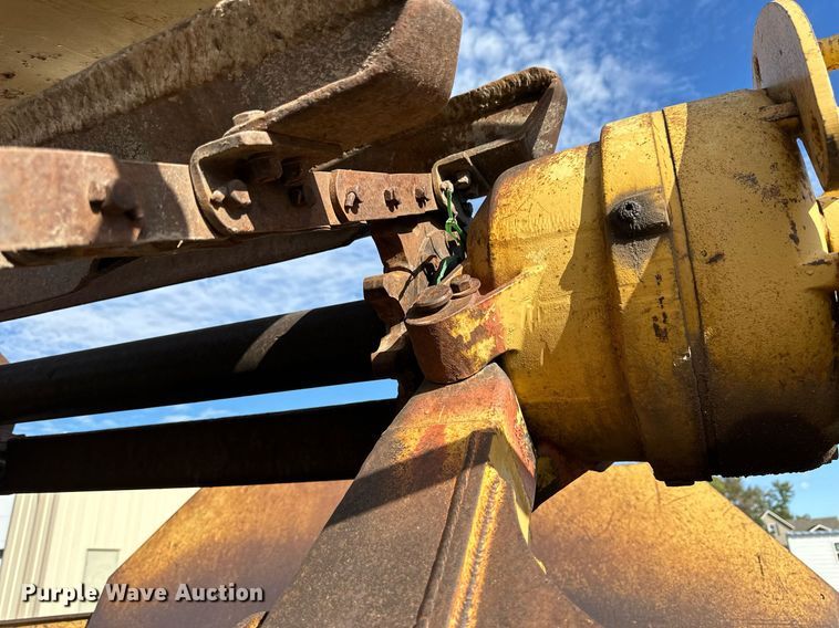 image for item NP9667 1978 Caterpillar 613B  elevating scraper