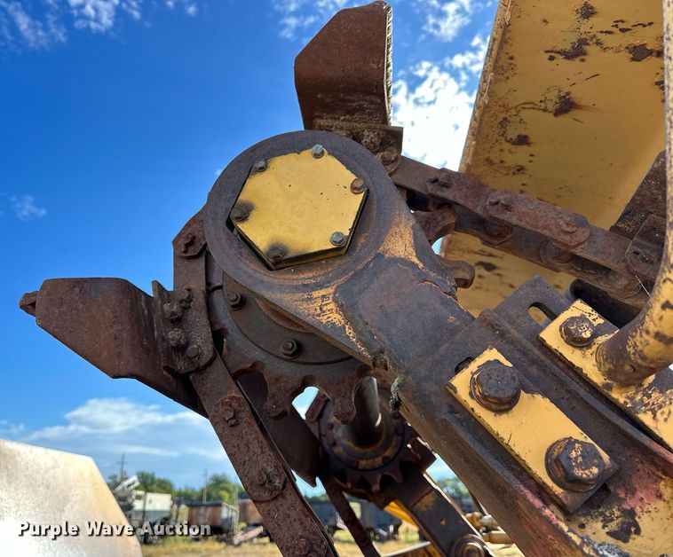 image for item NP9667 1978 Caterpillar 613B  elevating scraper