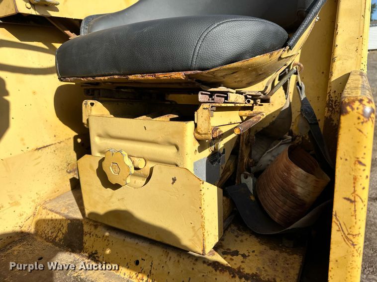 image for item NP9667 1978 Caterpillar 613B  elevating scraper