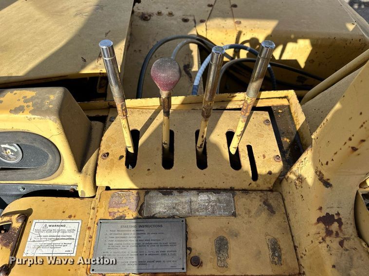 image for item NP9667 1978 Caterpillar 613B  elevating scraper