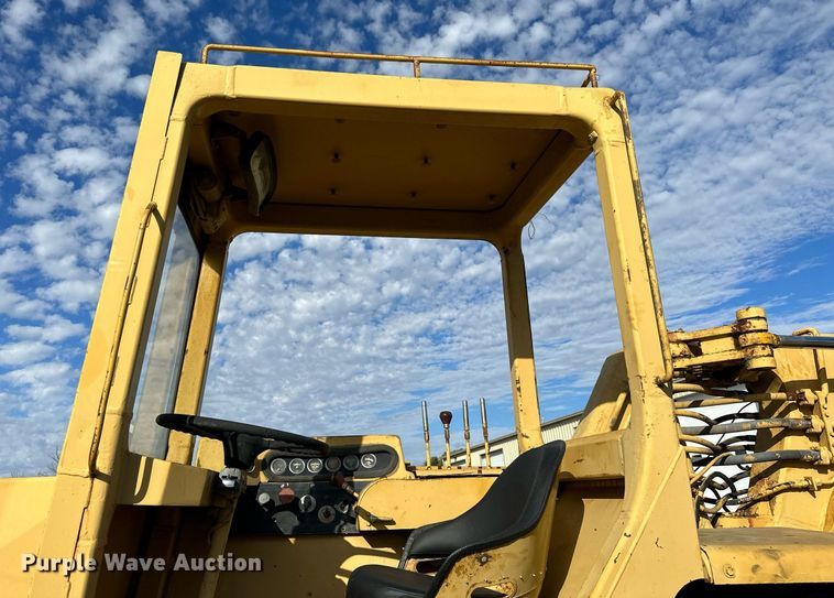 image for item NP9667 1978 Caterpillar 613B  elevating scraper
