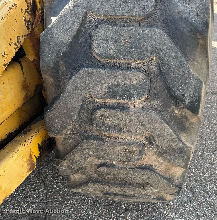 image for item NP9667 1978 Caterpillar 613B  elevating scraper