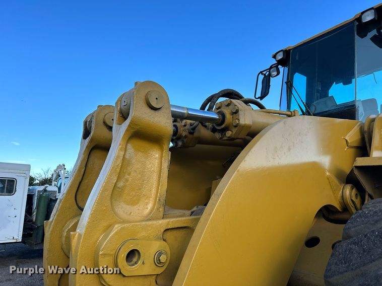 image for item NP9669 1996 Caterpillar 980G  wheel loader