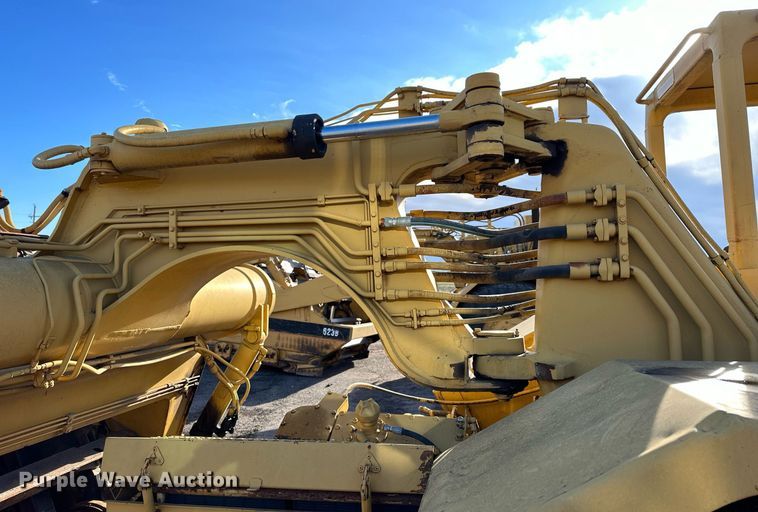 image for item NP9675 1989 Caterpillar 613C  elevating scraper