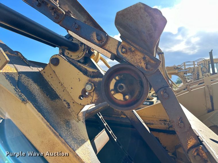 image for item NP9675 1989 Caterpillar 613C  elevating scraper