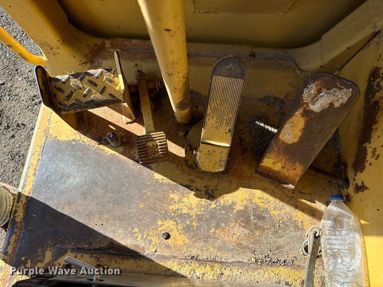 image for item NP9675 1989 Caterpillar 613C  elevating scraper