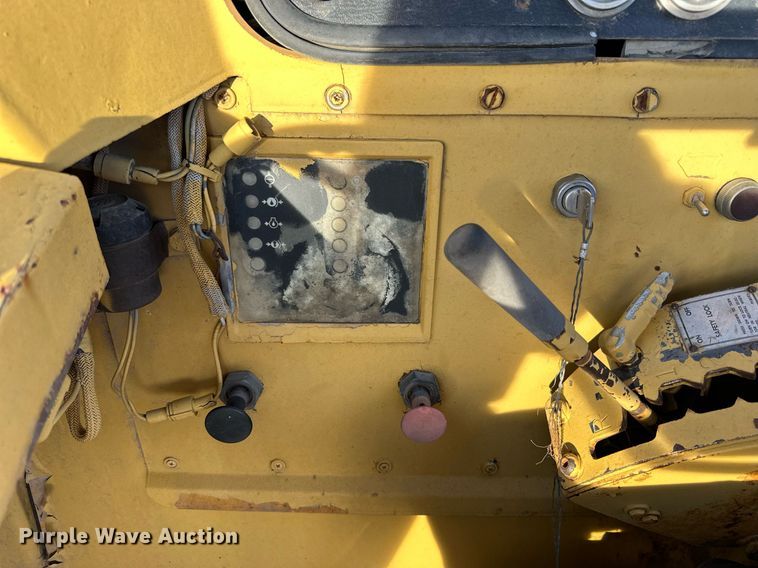 image for item NP9675 1989 Caterpillar 613C  elevating scraper