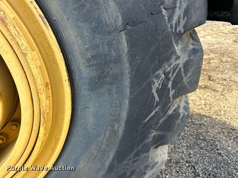 image for item NP9675 1989 Caterpillar 613C  elevating scraper