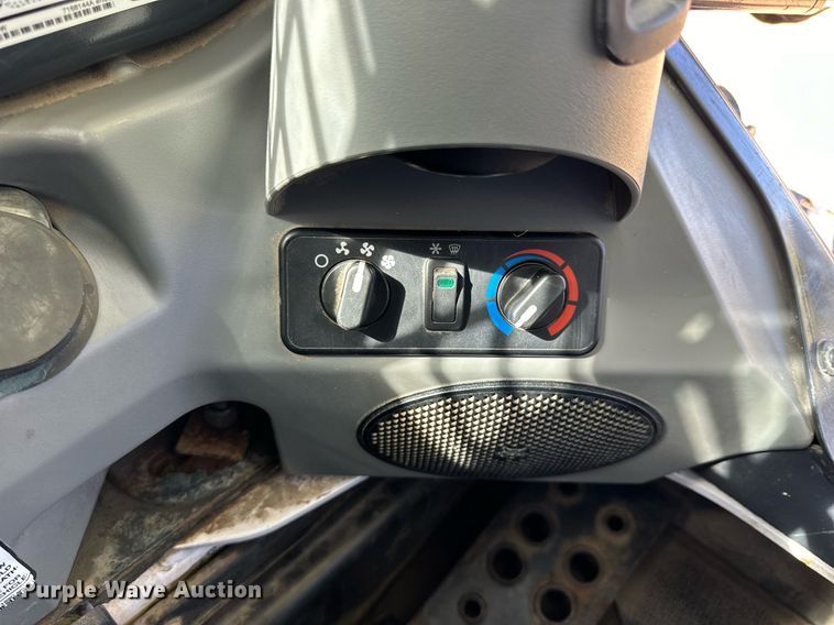 image for item NP9691 2016 Bobcat T650  tracked skid steer loader