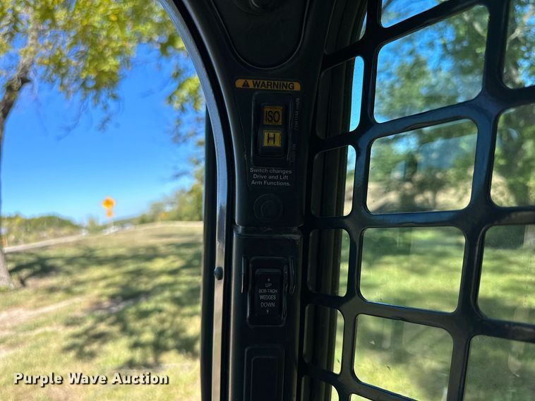 image for item NP9691 2016 Bobcat T650  tracked skid steer loader