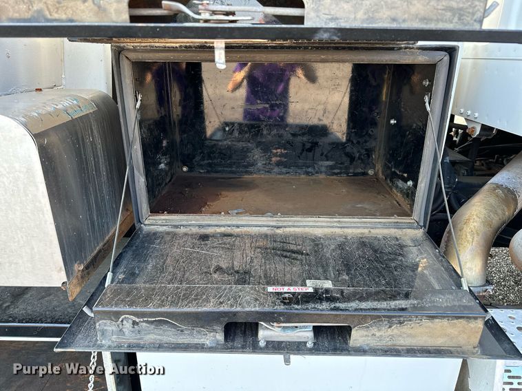 image for item NQ9343 2010 Freightliner Business Class M2  crane truck