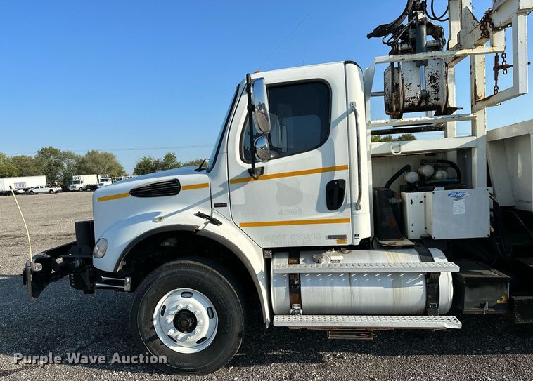 image for item NQ9343 2010 Freightliner Business Class M2  crane truck