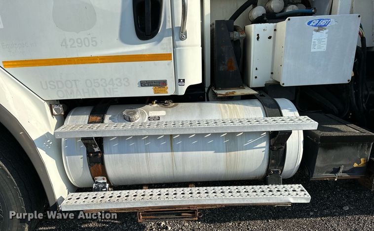 image for item NQ9343 2010 Freightliner Business Class M2  crane truck