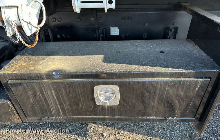 image for item NQ9343 2010 Freightliner Business Class M2  crane truck