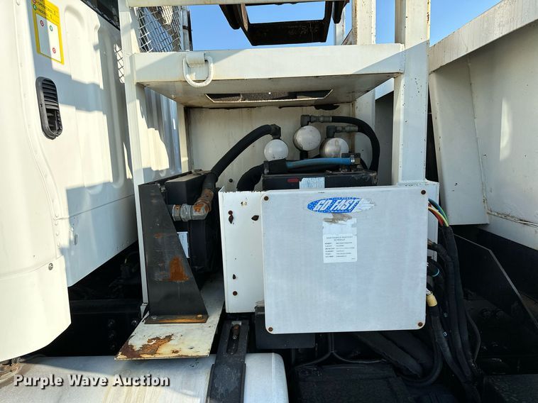 image for item NQ9343 2010 Freightliner Business Class M2  crane truck