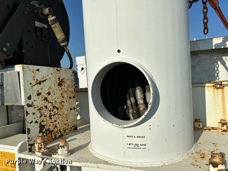 image for item NQ9343 2010 Freightliner Business Class M2  crane truck