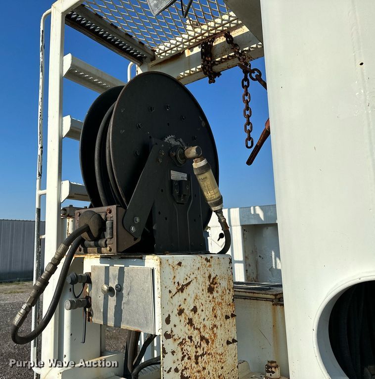 image for item NQ9343 2010 Freightliner Business Class M2  crane truck