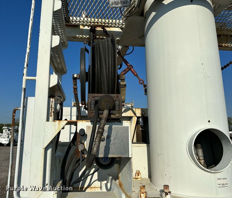 image for item NQ9343 2010 Freightliner Business Class M2  crane truck