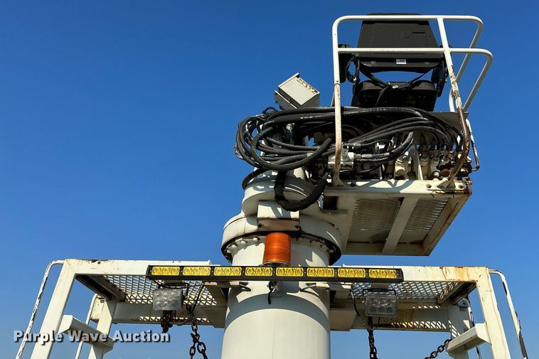 image for item NQ9343 2010 Freightliner Business Class M2  crane truck