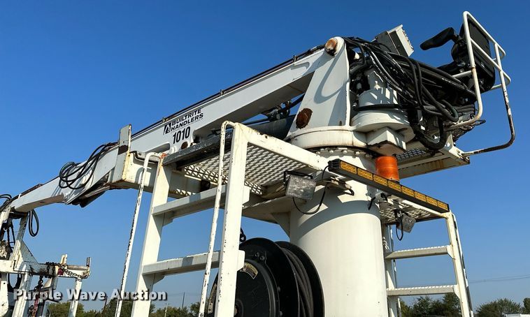 image for item NQ9343 2010 Freightliner Business Class M2  crane truck