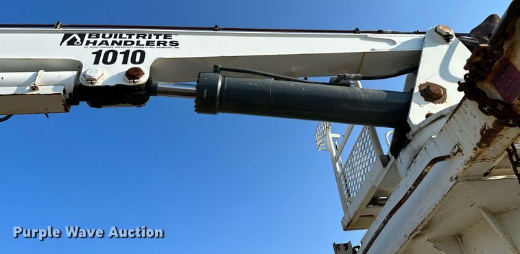 image for item NQ9343 2010 Freightliner Business Class M2  crane truck