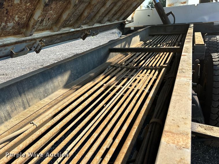 image for item NQ9343 2010 Freightliner Business Class M2  crane truck