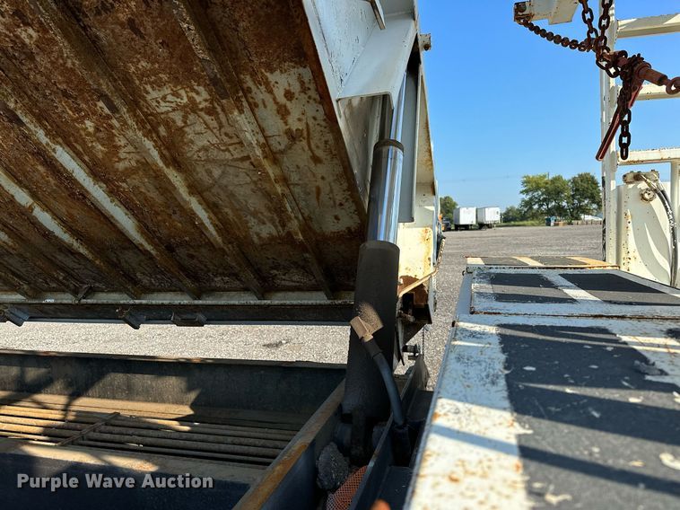 image for item NQ9343 2010 Freightliner Business Class M2  crane truck