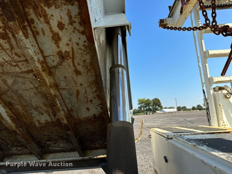 image for item NQ9343 2010 Freightliner Business Class M2  crane truck