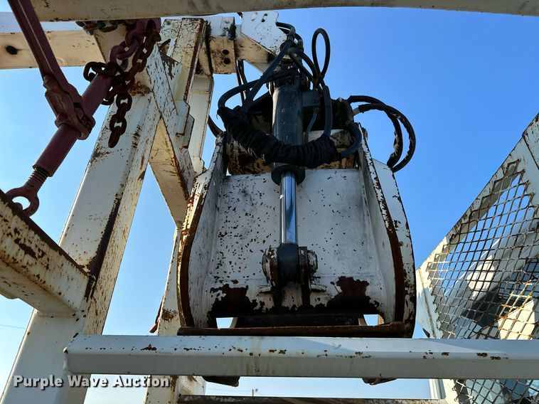 image for item NQ9343 2010 Freightliner Business Class M2  crane truck