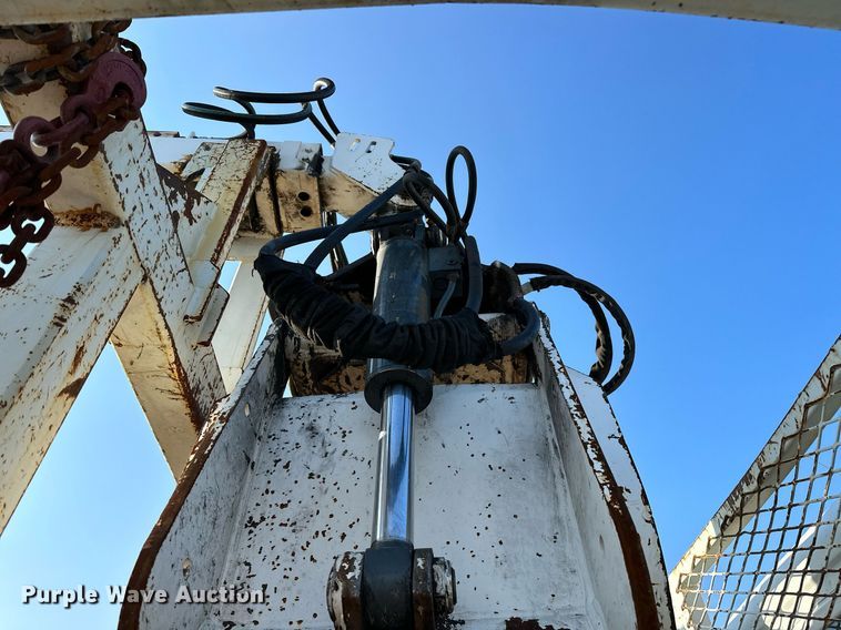 image for item NQ9343 2010 Freightliner Business Class M2  crane truck