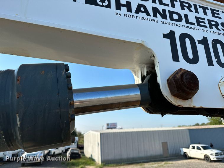 image for item NQ9343 2010 Freightliner Business Class M2  crane truck