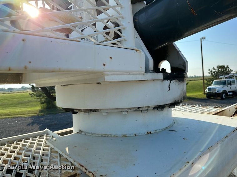 image for item NQ9343 2010 Freightliner Business Class M2  crane truck