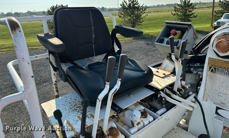 image for item NQ9343 2010 Freightliner Business Class M2  crane truck