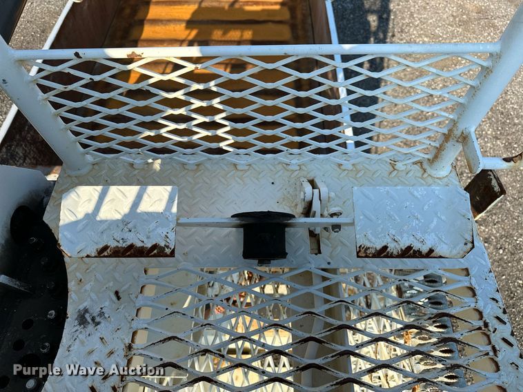 image for item NQ9343 2010 Freightliner Business Class M2  crane truck