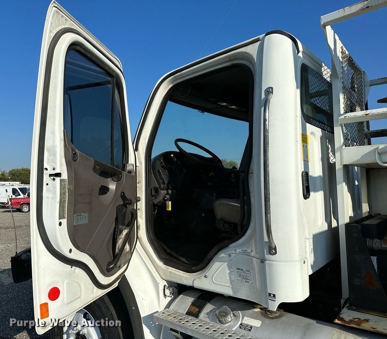 image for item NQ9343 2010 Freightliner Business Class M2  crane truck