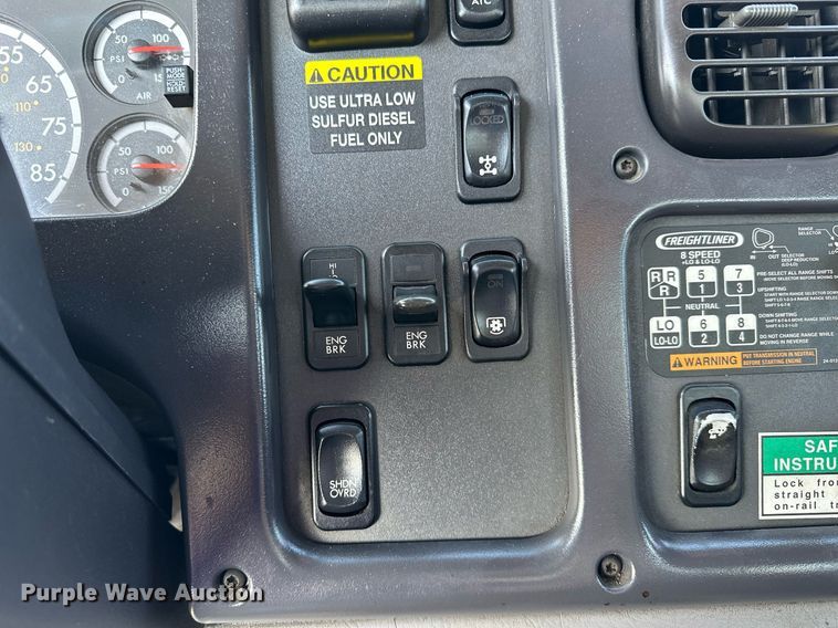 image for item NQ9343 2010 Freightliner Business Class M2  crane truck