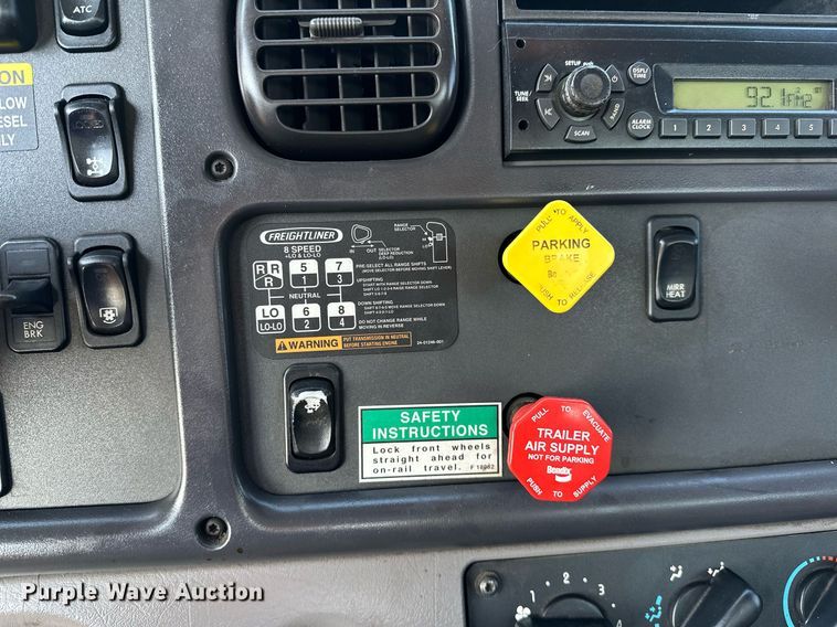 image for item NQ9343 2010 Freightliner Business Class M2  crane truck