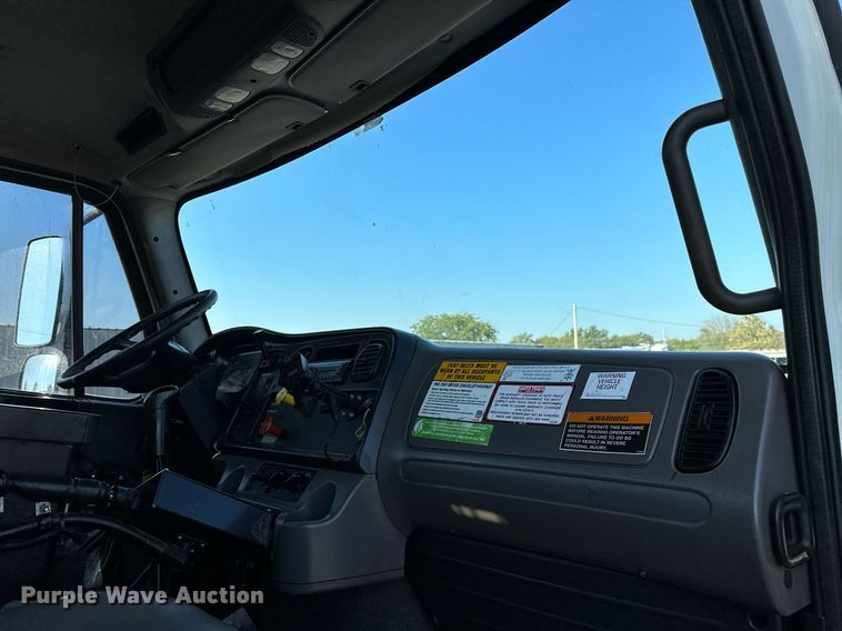 image for item NQ9343 2010 Freightliner Business Class M2  crane truck