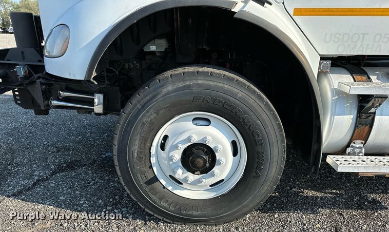 image for item NQ9343 2010 Freightliner Business Class M2  crane truck