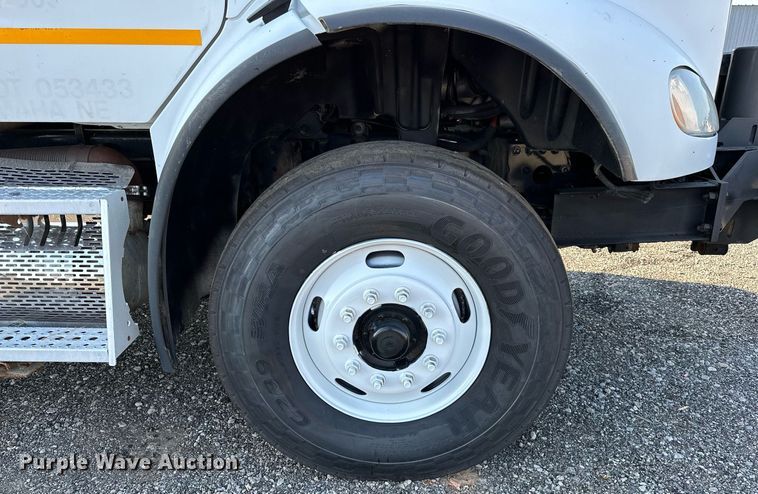 image for item NQ9343 2010 Freightliner Business Class M2  crane truck