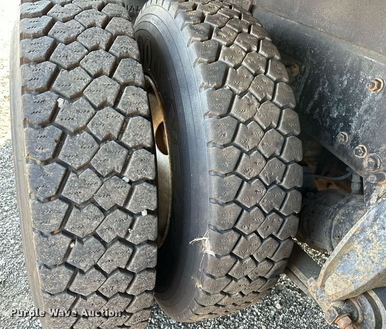 image for item NQ9343 2010 Freightliner Business Class M2  crane truck