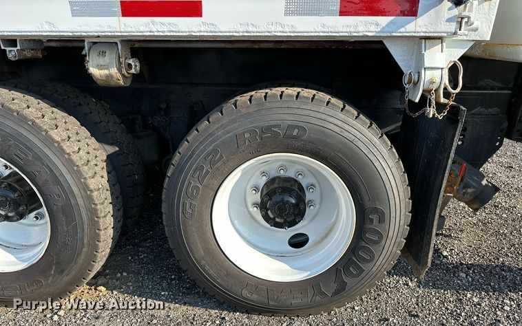 image for item NQ9343 2010 Freightliner Business Class M2  crane truck