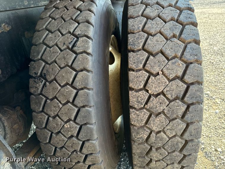 image for item NQ9343 2010 Freightliner Business Class M2  crane truck