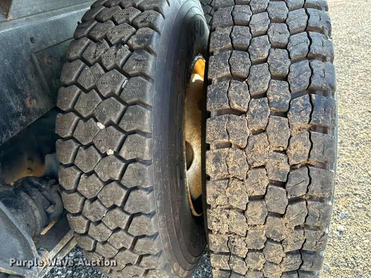 image for item NQ9343 2010 Freightliner Business Class M2  crane truck