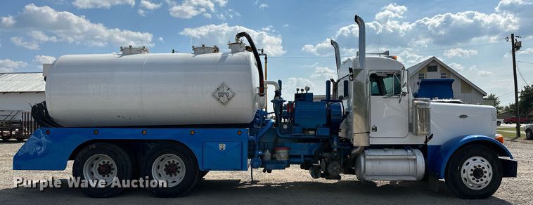 image for item NQ9364 1998 Peterbilt  379 vacuum/pump truck