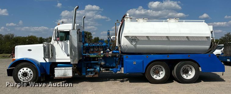 image for item NQ9364 1998 Peterbilt  379 vacuum/pump truck