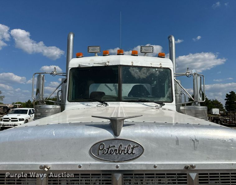 image for item NQ9364 1998 Peterbilt  379 vacuum/pump truck