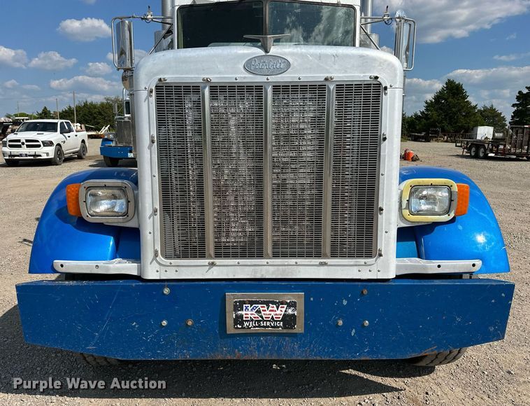 image for item NQ9364 1998 Peterbilt  379 vacuum/pump truck