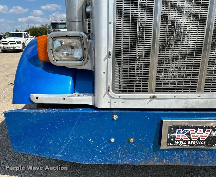 image for item NQ9364 1998 Peterbilt  379 vacuum/pump truck